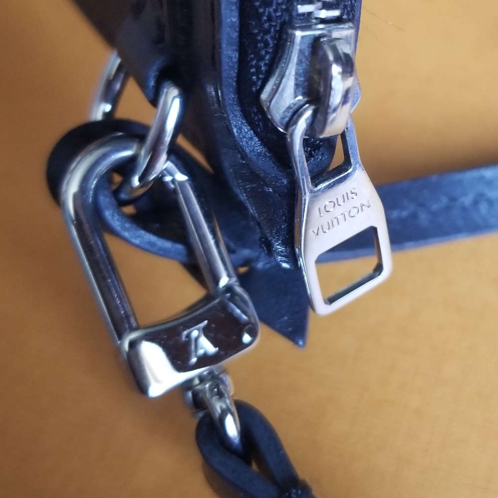 💖SOLD💖 Louis Vuitton Epi Pochette - Picture 3 of 7